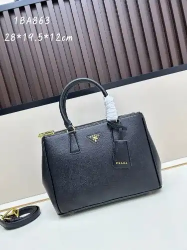 PRADA handbag Prada women's bag Prada crossbody bag is made of imported original cowhide high-end qu