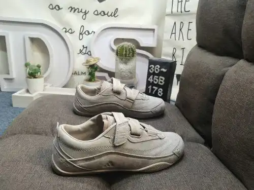 178DAdidas URBAN REVERIE JS2445 Retro items Champion classic moral training shoe style, using simple