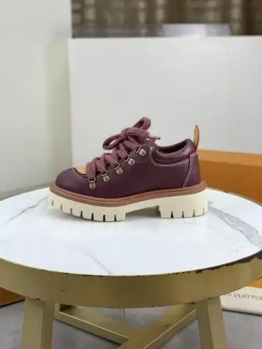 LV* Couple model Code: 08D00 Size: Women 35-41 (41 custom-made without return and exchange) Men 39-4