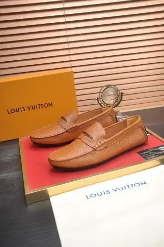 LV* Men's Model Code: 0812B40 Size: 38-44