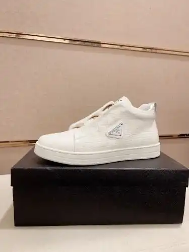 Prada* Men's Model Code: 0911C20 Size: 38-44