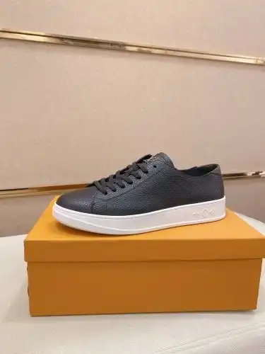 LV* Men's Model Code: 0905B50 Size: 38-44