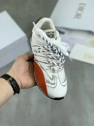 D-Sketch* Couple model Code: 0327C30 Size: 35-46 (45 46 customized)
