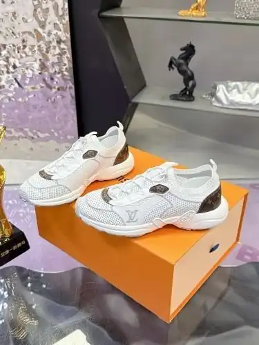 LV* Couple model Code: 0819C60 Size: Women's model 35-40 / Men's model 39-44