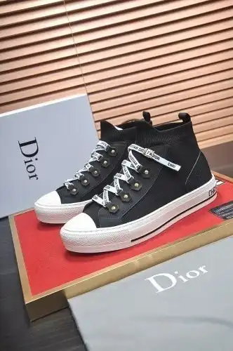 Dior* Couple model Code: 0825B60 Size: Women 35-40 Men 38-44 Couple model code.