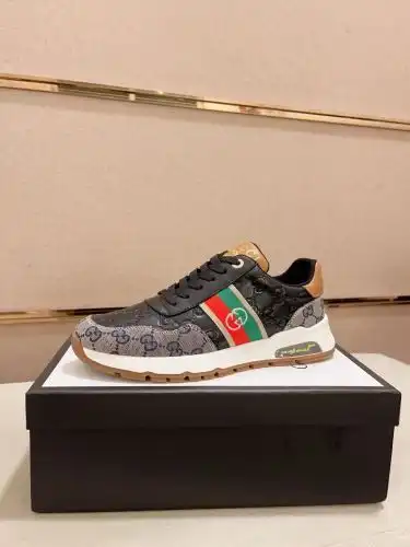 Guchi* Men's Code: 0911B60 Size: 38-44
