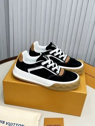 LV* Men's Model Code: 0722C60 Size: Men's Model 39-45