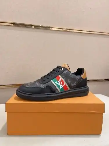 LV* Men's Code: 0911B50 Size: 38-44