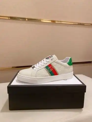 Guchi* Men's Code: 05B50 Size: 38-44