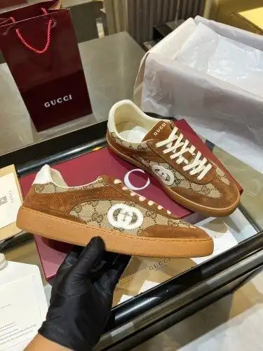 Guchi* Couple Model Code: 0819C20 Size: 35-44