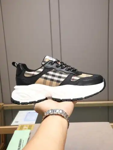 Burberry* Men's Code: 09B60 Size: 38-44 (45 customized products without return)