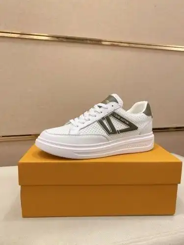 LV* Men's Coding: 0824B40 Size: 38-44