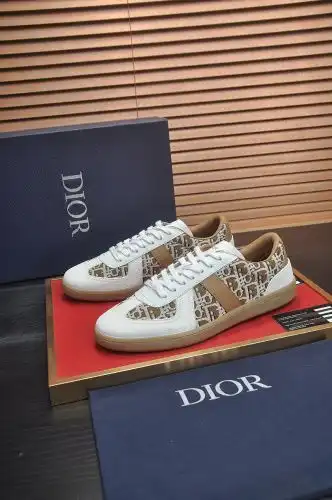 Dior* Couple model Code: 0903C20 Size: (women's size 35-40 size) (men's size 38-44 size)