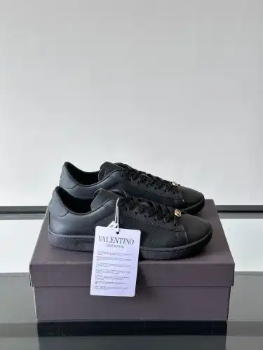 Valentino* Men's Code: 0712B60 Size: 38-44 (45 Custom made without return)