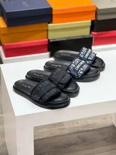 Dior* Men's Code: 0714B00 Size: 38-44