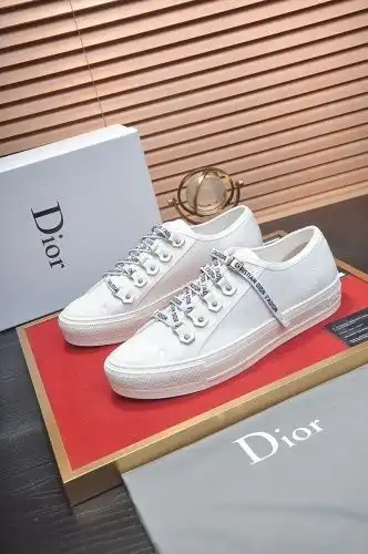 Dior* Couple model Code: 0825B60 Size: Women 35-40 Men 38-44 Couple model code.