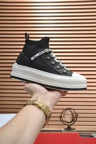 Dior* Couple model Code: 0825B60 Size: Women 35-40 Men 38-44 Couple model code.