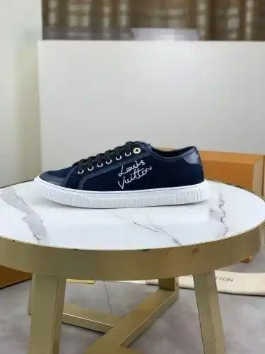 LV* Couple model Code: 0816C30 Size: Female 35-40 Male 38-46 (Female 40 Male 45 or above)