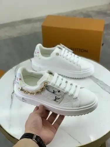 LV* Couple model Code: 0727D00 Size: Female 35-39 Male 39-44 (Female 40 Male 45 Customized)