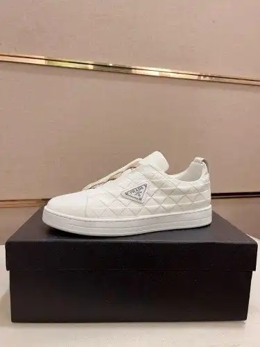 Prada* Men's Model Code: 0911C00 Size: 38-44