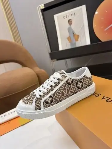 LV* Couple model Code: 0722C10 Size: 35-45 (female 40.41.42, male 39.45 will be returned or exchange