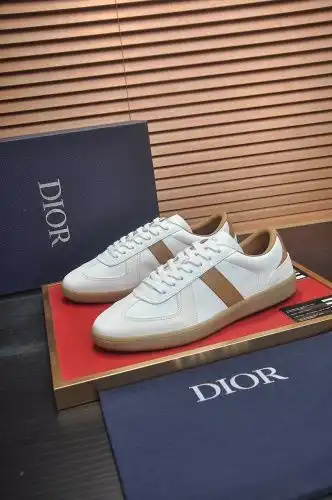 Dior* Couple model Code: 0903C20 Size: (women's size 35-40 size) (men's size 38-44 size)