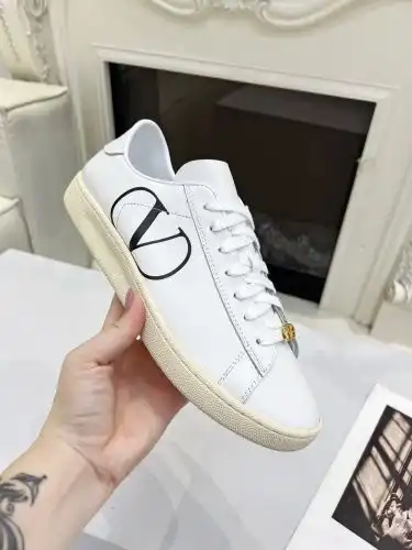 Valentino* Couple model Code: 0819C00 Size: Female 35-40 Male 38-45