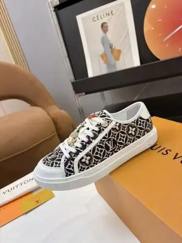 LV* Couple model Code: 0722C30 Size: 35-45 (female 40.41.42, male 39.45 will be returned or exchange