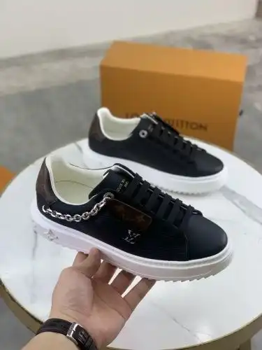 LV* Couple model Code: 0727D00 Size: Female 35-39 Male 39-44 (Female 40 Male 45 Customized)