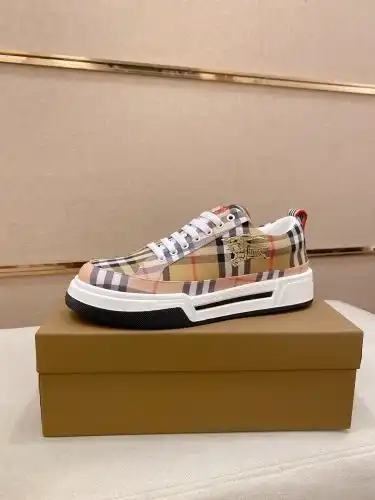 Burberry* Men's Coding: 0905B40 Size: 38-44