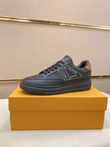 LV* Men's Coding: 0824B40 Size: 38-44