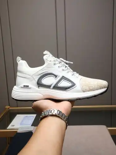 Dior* Men's Code: 09B50 Size: 38-44 (45 customized products without return)