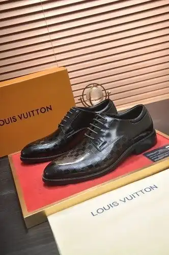 LV* Men's Coding: 0812B90 Size: 38-44 (45 customized)