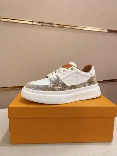 LV* Men's Code: 0718B Size: 38-44