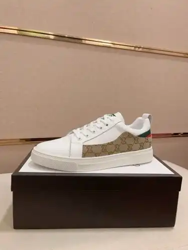 Guchi* Men's Code: 05B40 Size: 38-44