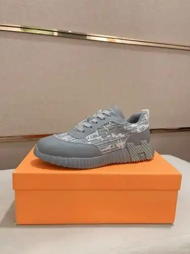 Hermes* Men's Code: 0911B40 Size: 38-44