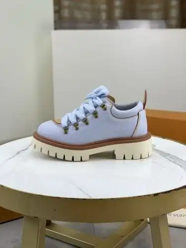 LV* Couple model Code: 08D00 Size: Women 35-41 (41 custom-made without return and exchange) Men 39-4