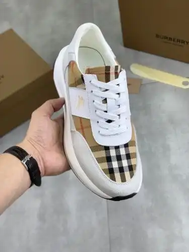 Burberry* Men's Code: 0830B50 Size: 38-44
