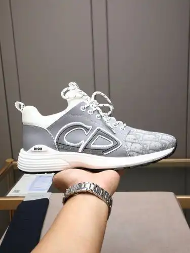 Dior* Men's Code: 09B50 Size: 38-44 (45 customized products without return)