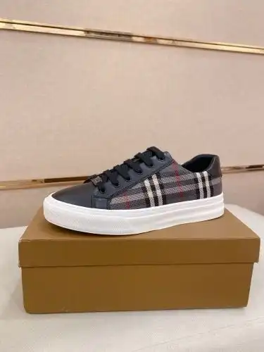 Burberry* Men's Code: 0630B30 Size: 38-44