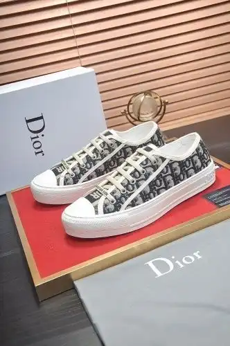 Dior* Couple model Code: 0825C00 Size: 35-40 Women's 38-44 Couple model code.