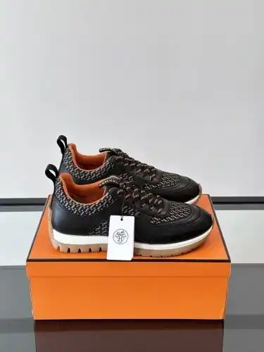 Hermes* Men's Model Code: 0815B50 Size: 38-44