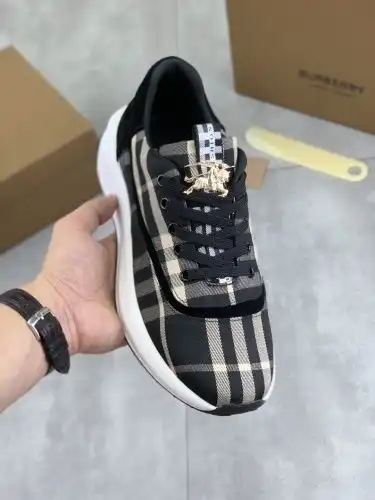 Burberry* Men's Code: 0830B50 Size: 38-44