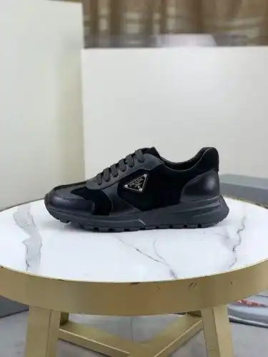 Prada* Men's Code: 0909C30 Size: 38-44