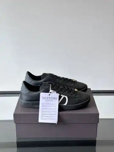 Valentino* Men's Code: 0712B60 Size: 38-44 (45 Custom made without return)