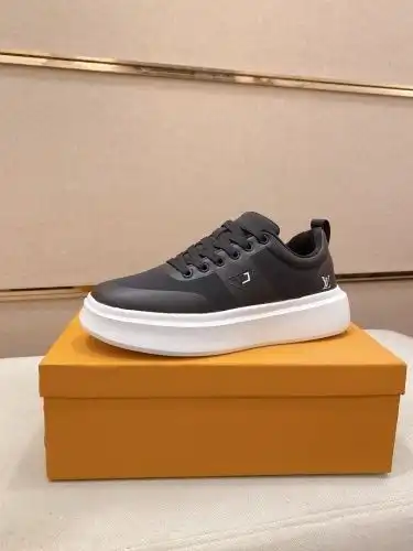 LV* Men's Code: 0911B60 Size: 38-44