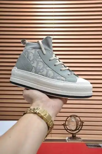 Dior* Couple model Code: 0825B60 Size: Women 35-40 Men 38-44 Couple model code.