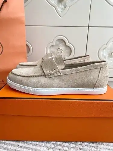 Hermes* Couple model Code: 0831C40 Size: Female 35-41 Male 39-45