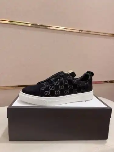 Guchi* Men's Code: 0911B60 Size: 38-44