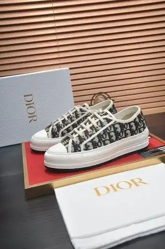 Dior* Couple model Code: 0903C00 Size: (women's size 35-40 size) (men's size 38-44 size)